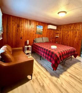 Cottage-4---Queen-Bedroom
