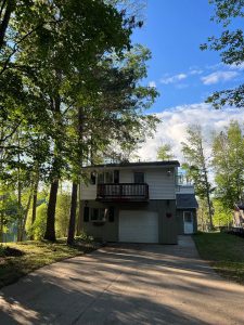 The-Lodge-From-Driveway